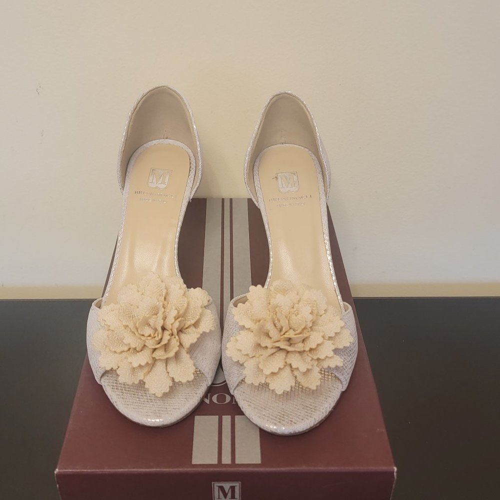 BNIB Bruno Magli Sienna pump size 6.5